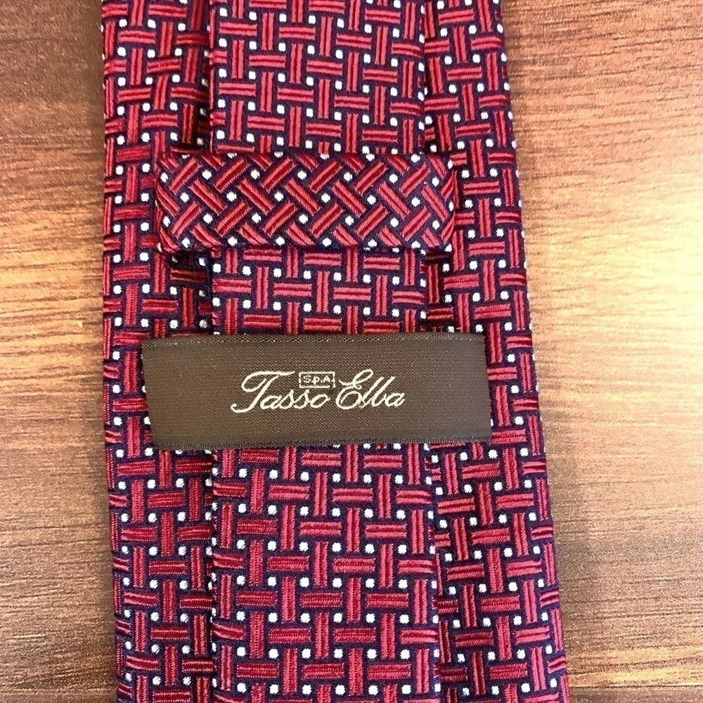 🍂SALE🍂 TASSO ELBA Burgundy 100% Silk Necktie